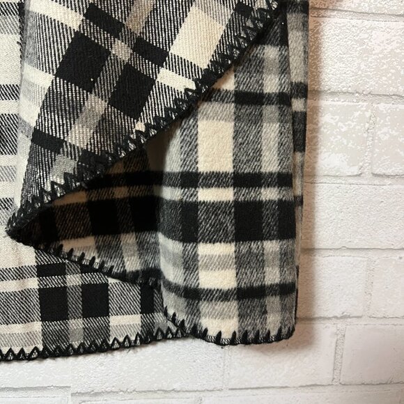 Mud Pie West Plaid Blanket Vest Black & Cream Wool Blend NWT One Size - Picture 6 of 9